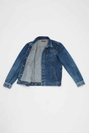 Denim jacket with pockets